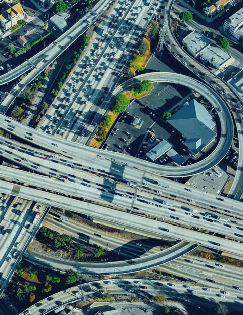 Vielspuriges Autobahnkreuz