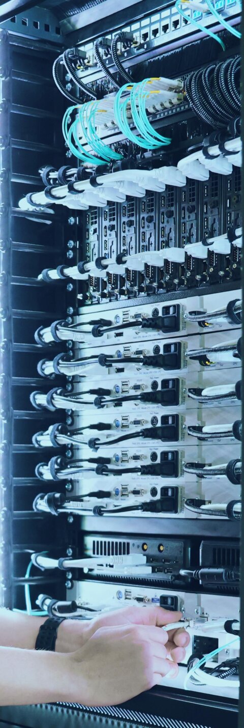 G&D's KVM experts will be happy to help you integrate and set up your KVM installation. Man working on KVM server rack
