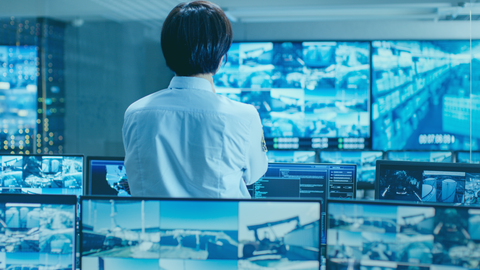 Multiviewer installation in a control room